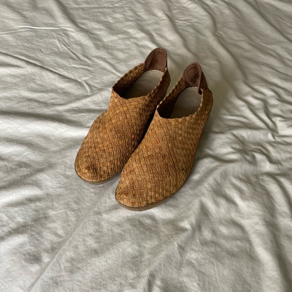 bernie mev. Shoes - ✨3 for $20✨ Bernie Mev Ankle Boot Wedge Heel